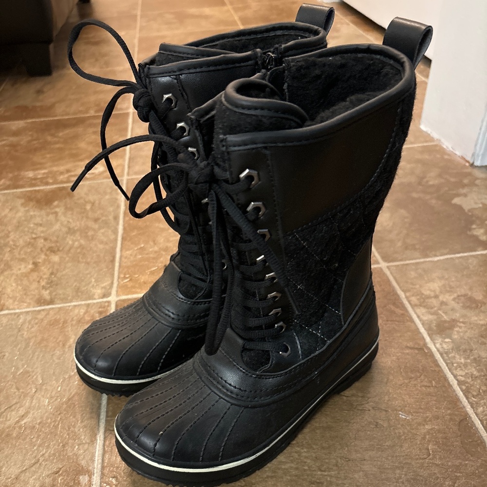 Girls fashion winter boots -size 5Y